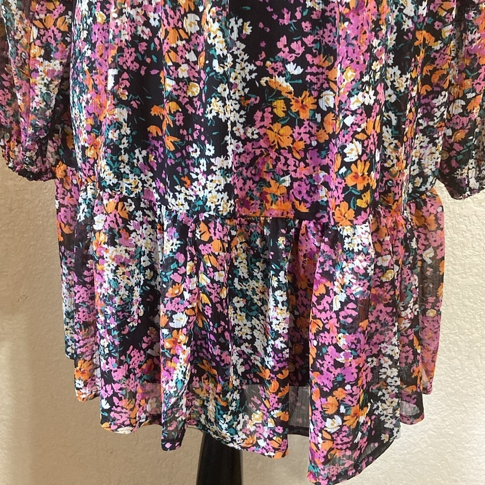 VINCE CAMUTO DRESS - Picture 4 of 7